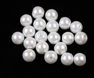 Perle din sticla albe 10mm, cca 84 buc, gaura 1 mm