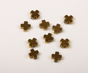 Cruciulite din hematit aurii , 8 mm, cca 22 buc, gaura 0.8 mm