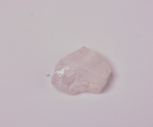 Piatra bruta Cristal de stanca cca 2-3 cm, gaura 3 mm, 1 buc